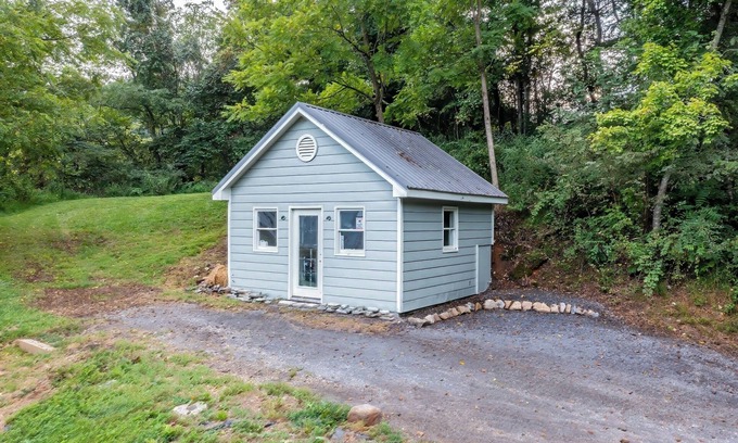 Lexington Cottage | The Perch - whimsical cottage near lovely Lexington