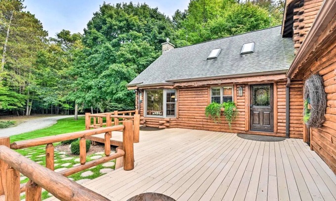 Caro Cabin | The perfect den surrounded by natures beauty to enjoy with your loved ones!