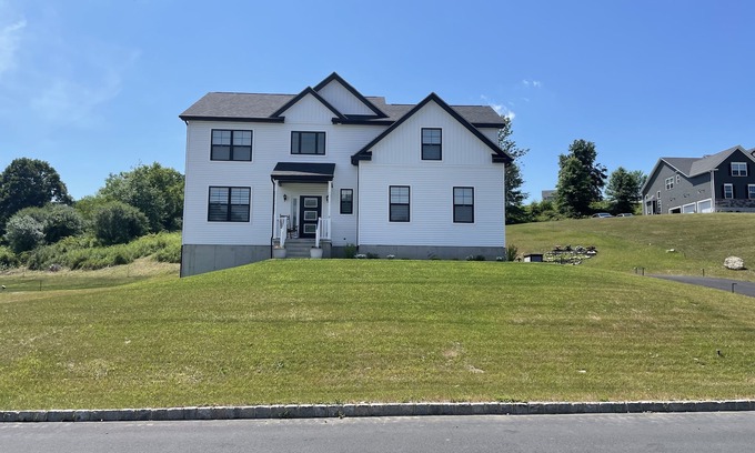 Washingtonville House | The Perfect Essential Getaway!