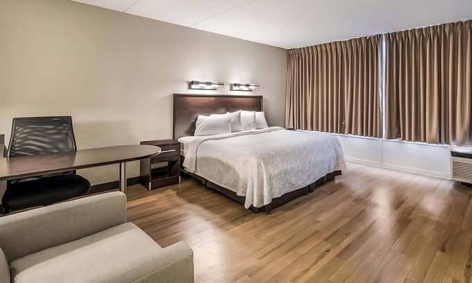 Woburn Hotel | The Perfect Family Escape! 3 Great Units, FREE Parking, Close to Stone Zoo!