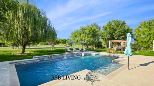 Ponder House | The Perfect Holiday Getaway 5BR 4BA with Pool and Hot Tub