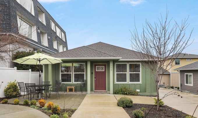 Anacortes House | The Perfect Jumping Off Point! Free WiFi and Great Location!