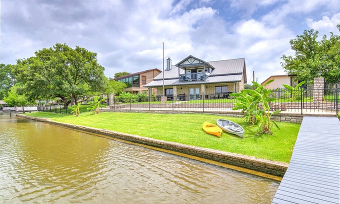 Granbury House | The Perfect Lake House Vacation
