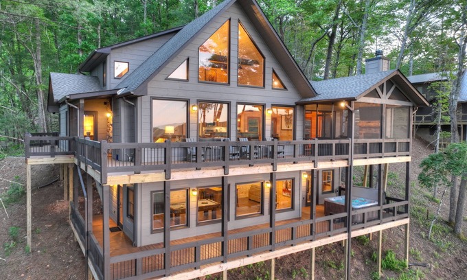 Cherry Log Cabin | "The Perfect Landing" Beautiful View Newly built Cabin in 2022!