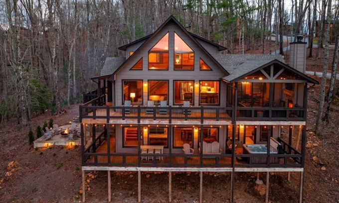 Cherry Log Cabin | The Perfect Landing - Panoramic Mountain Views | Hot Tub | Game Room | EV Charger