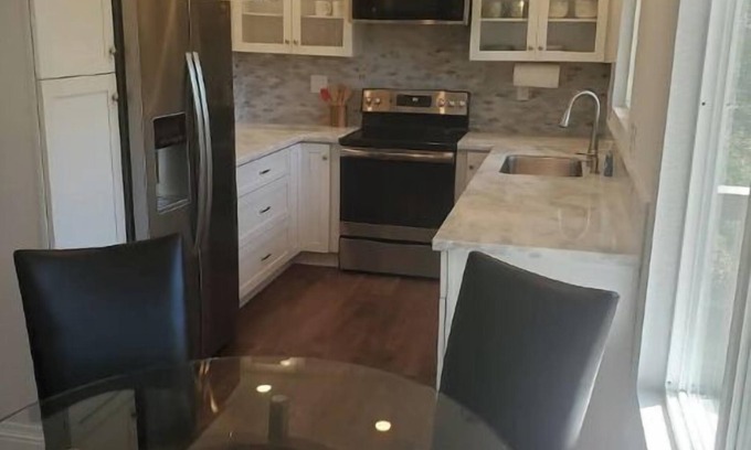 Deer Park Cottage | The Perfect Little House. nFurnished 1BR cottage.
