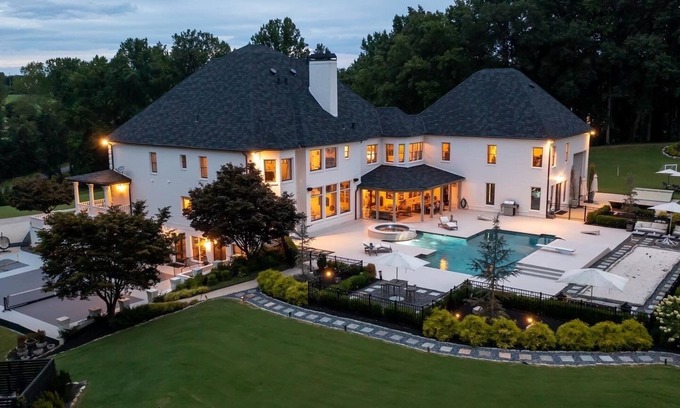 Cumming House | The Perfect Luxury Getaway! Weddings Welcome!