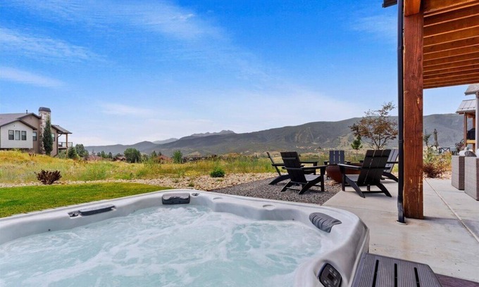 Wolf Creek House | The perfect mountain retreat with our luxurious 5 bedroom 4 bath vacation rental