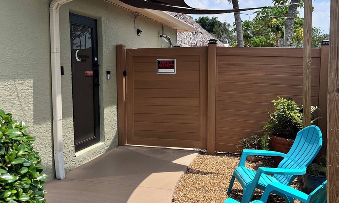 Port Saint Lucie Apartment | The Perfect Place now with a king size bed