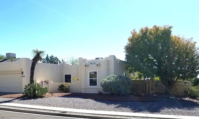 Mesilla Park Apartment | The perfect place . . . you found it! Beautiful Bedroom/ Back Yard & Full Bath.