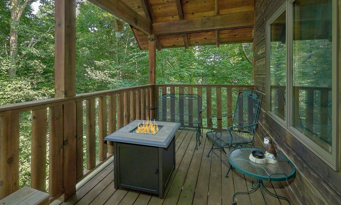 Pittman Center Cabin | The perfect romantic getaway cabin1