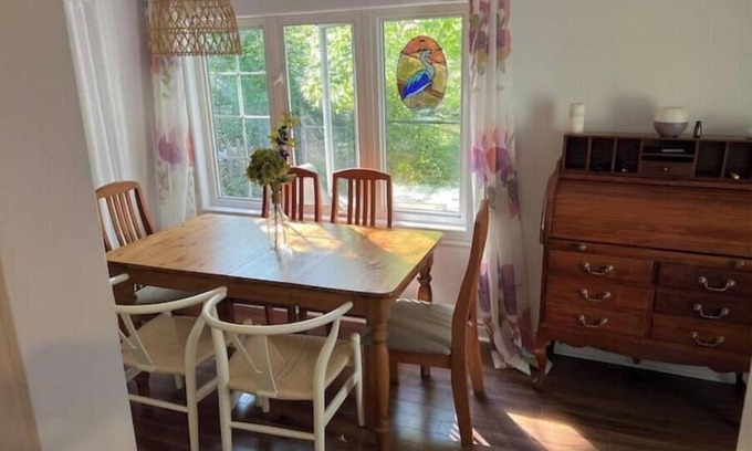 Wasaga Beach Cottage | The perfect spot/beachfront cozy cottage