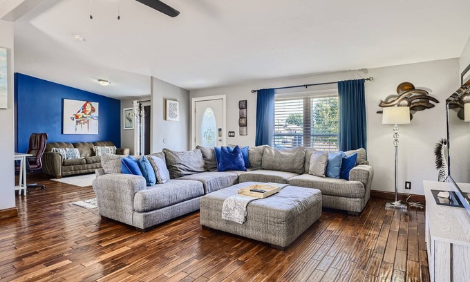 Lakewood House | “ The Perfect Spot” In the heart of the city!