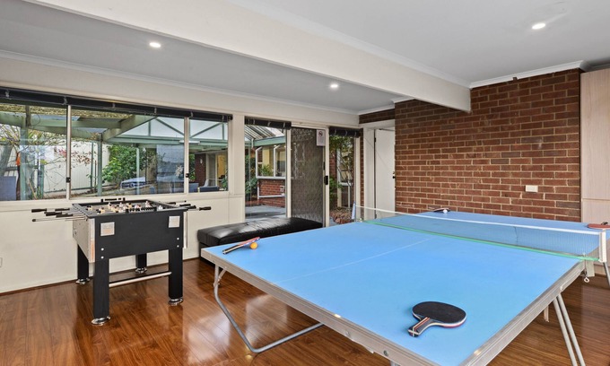 Tullamarine House | The Perfect Transit, Large, w/Game Room + Alfresco, 5min/Airport - 15min City