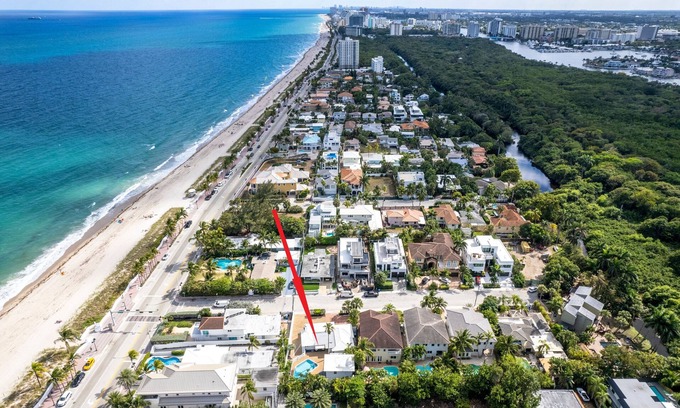 Birch Park Finger Streets House | The perfect Vacation next to the Ocean in the heart of Fort Lauderdale Beach.