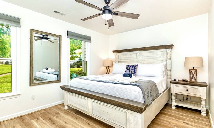 Northwest Raleigh House | The Perky Pineapple; Quiet Ranch; 2 King Beds; Well Appointed; Centrally Located