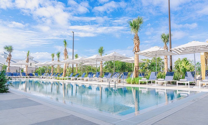North Naples Hotel | The Perry Hotel Naples