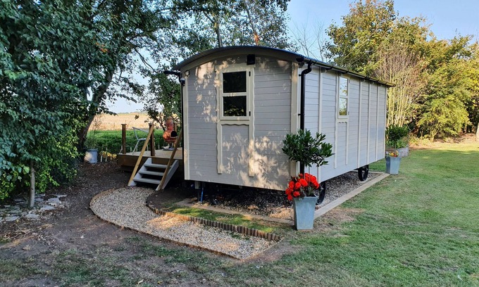 Attleborough Apartment | The Pheasant Shepherds Hut