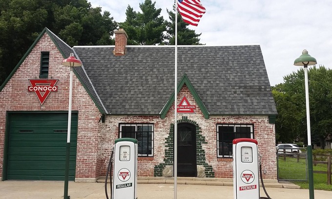 Ainsworth House | The Philing Station: Restored 1920's Gas Station. A retro vacation rental!