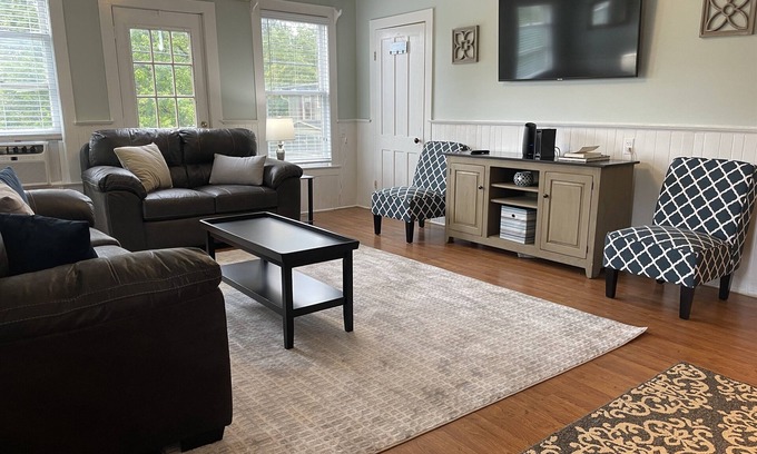 Cooperstown House | The Phoenix Inn - Updated, 5 minutes to Dreams Park, fire pit
