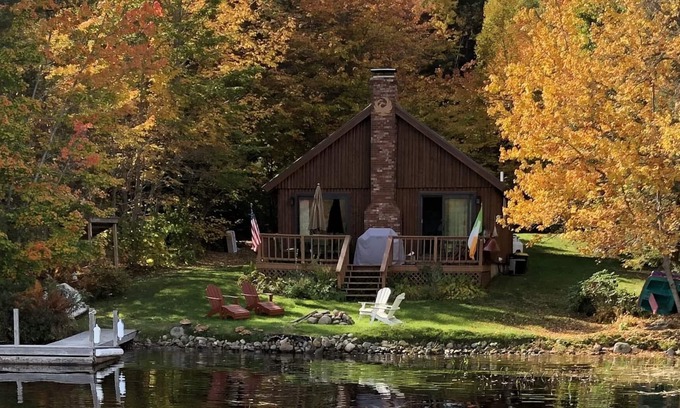 Lincoln Cabin | "THE PHOENIX" Lakefront Log Cabin in the beautiful Maine Highlands