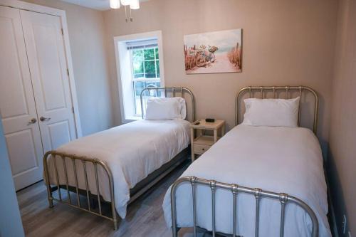 Biloxi Apartment | The Picard Room