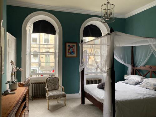 Bath Apartment | The Pickwick House 2 bedroom free parking