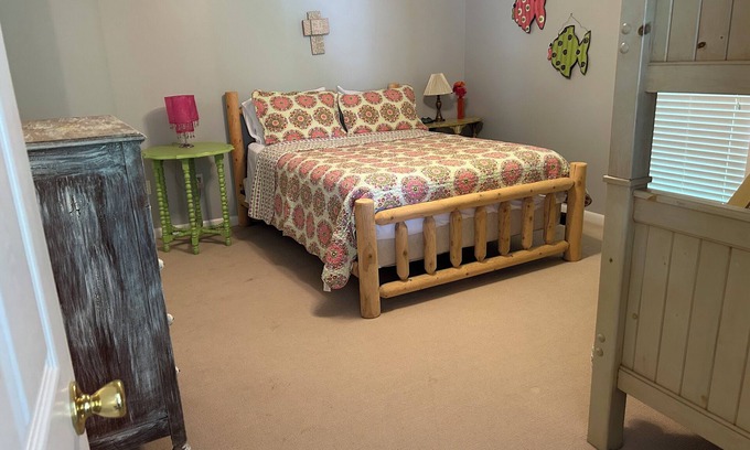 Lutts House | The Pickwick Porch is a cozy 3-bedroom, 2.5-bath home, minutes from the water