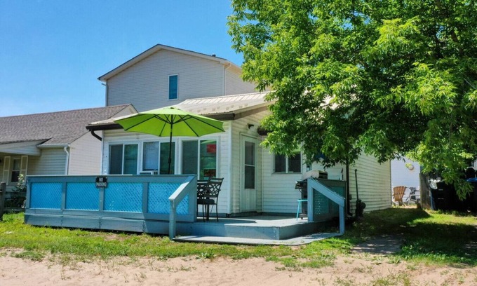 Irving House | The Pietroman: Cottage in Sunset Bay with Fire Pit
