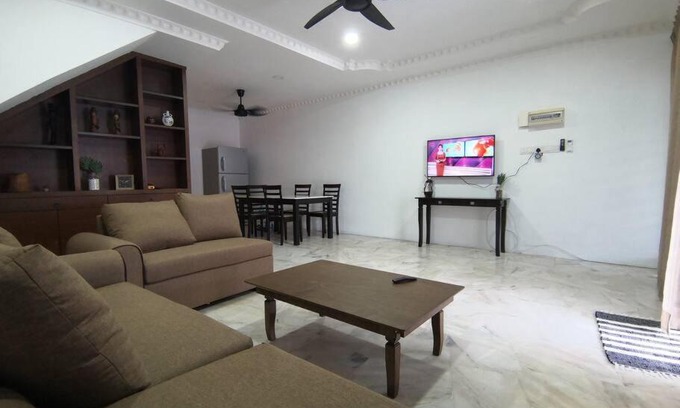 Kampung Alor Akar House | The Pigeon Alor Akar Guest House