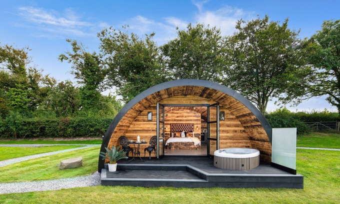 Llanarth Cottage | THE PIGLET POD, romantic, luxury holiday cottage in Llanarth
