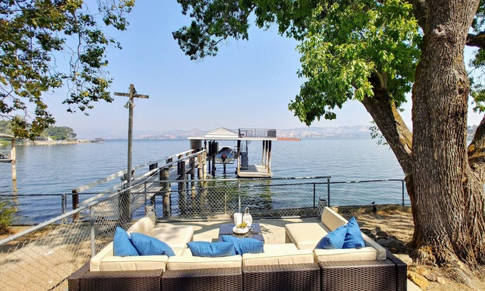 Clear Lake House | 'The Pine Palace', Lakefront property & huge dock