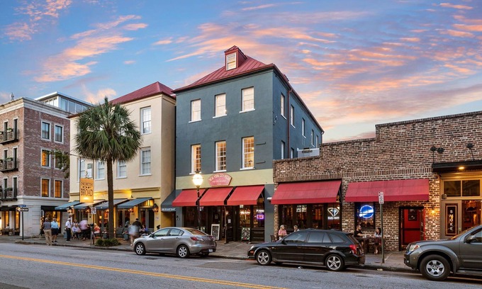 French Quarter House | The Pineapple Pad | EastBay Historic District Home