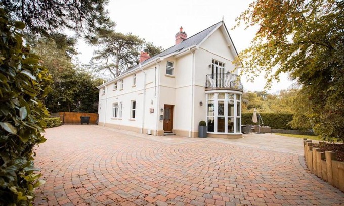 Gowerton House | The Pines, Gowerton