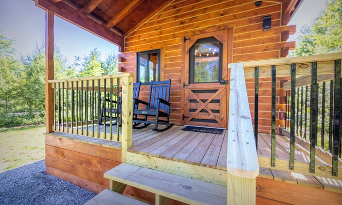 Porterfield Cabin | The Pines - New! - Menominee River Boutique Tiny Cottage