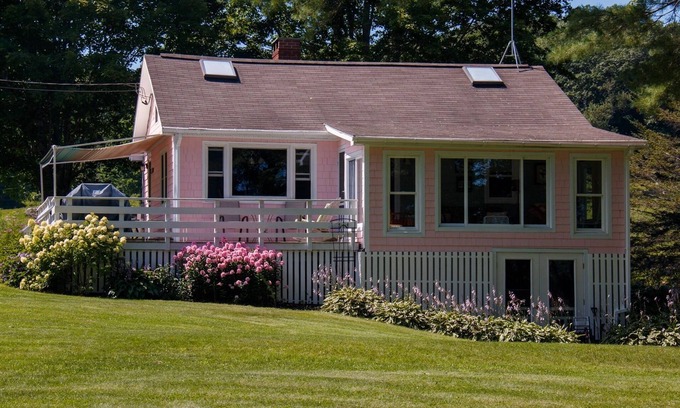 Newcastle Cottage | The Pink Cottage on beautiful Damariscotta Lake.