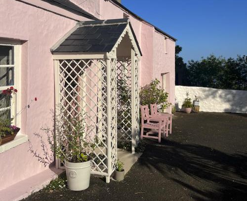 Carrickfergus Apartment | The Pink Cottage upstairs suite & Garden Summer Room