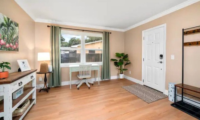 Vero Beach House | The Pink Flamingo - 10 mins from the beach!