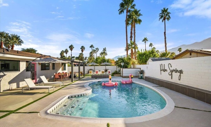 Vista Norte House | The Pink+Palm Poolside Retreat w/Amazing Mountain Views!