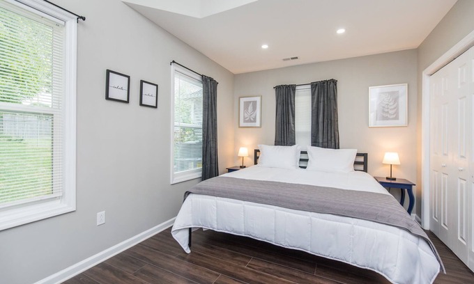 North Upper Street House | The Pink Pearl/5 Min to Rupp/Newly Remodeled