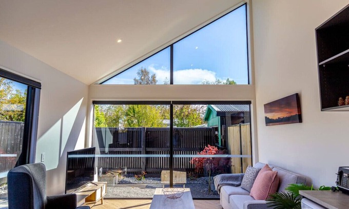 Twizel Apartment | The Pink Room- Maryburn Magic