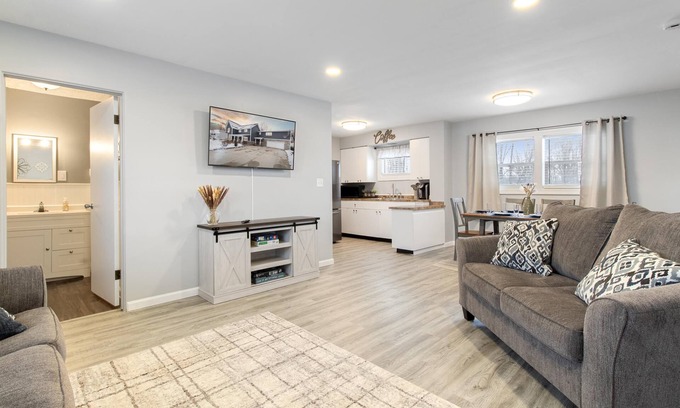Pinconning Apartment | The Pinny City Suite