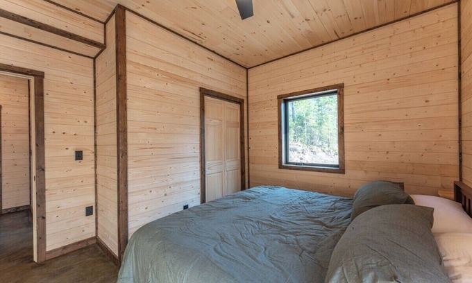 Ely Apartment | The Pioneer Lakeview Cabin with Private Sauna