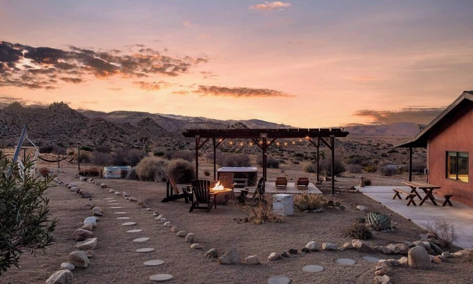 Pioneertown House | The Pioneertown House: A Couples Getaway 20 mins ➔ La Copine