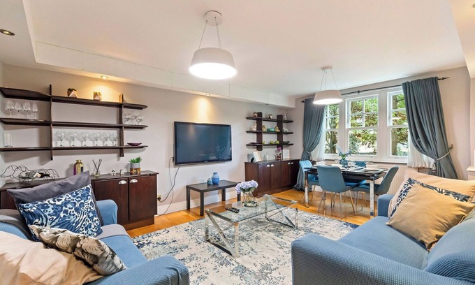 Mapesbury Apartment | The Place: 2-Bedroom Getaway