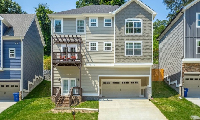 North Chattanooga House | The Place in Chattanooga - A Craftsman Dream in North Shore | 3 Bed, 2.5 Bath