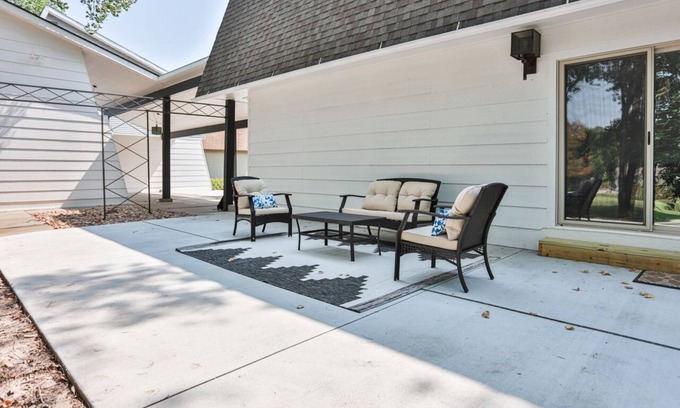 El Dorado House | The Plover Home. Newly remodeled for comfort & peace! 3B. 2 kings + 1 double.