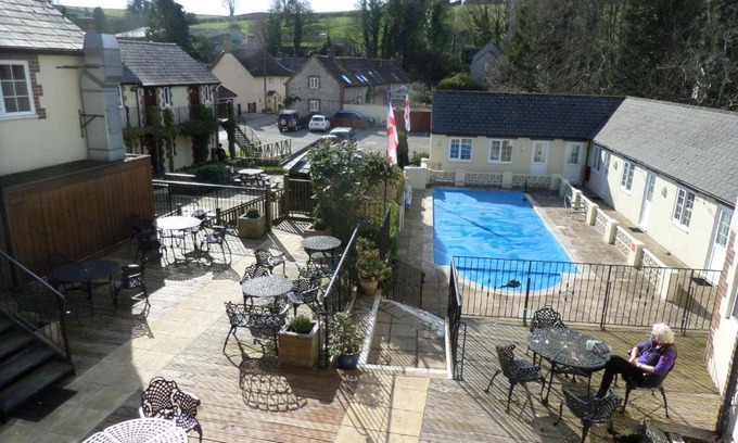 Dorchester Hotel | The Poachers Inn