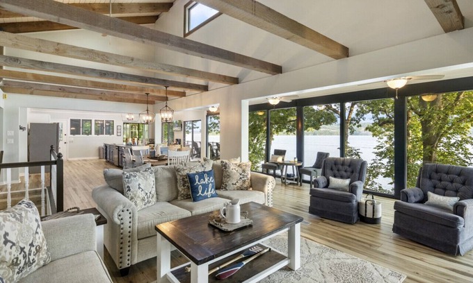 Sunrise Beach House | The Point of View! - Private Dock and Bar!