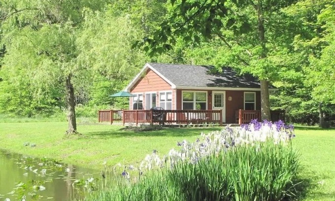 Austinburg House | The Pond Cottage at Rustic River